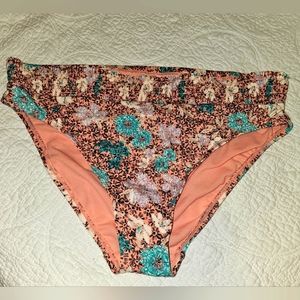 Nwt Bathing suit bottom with a 2 in scrunched band.
